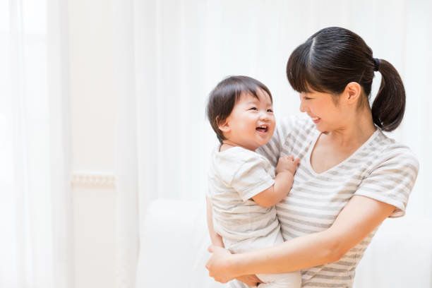 アジアの母と赤ちゃんのライフ スタイル イメージの肖像画