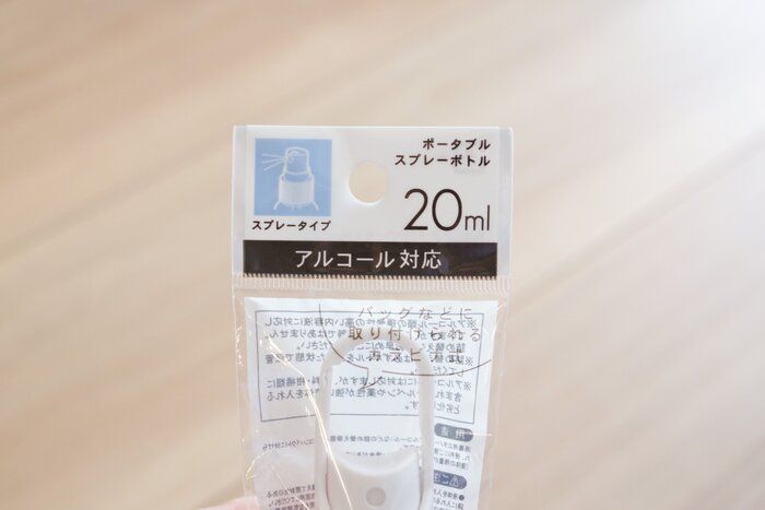 【セリア】バッグに着けたい新商品！アルコール対応でサッと使える点が優秀！