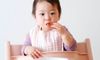 離乳食「自分で食べる」を育てる手づかみ食べの大切さと汚れてもいいテクとコツ【専門家】