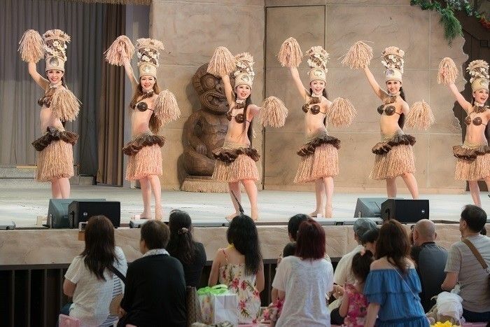 これぞTHEハワイアン♪ステージ上の華やかなダンスに南国気分はMAX