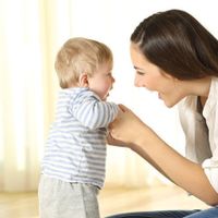 専門家監修 月齢別遊び 8 9カ月ごろ 記憶力も発達するころ 手指や体を使った遊びを楽しみましょう たまひよ 専門家監修 月齢別遊び 8 9カ月ごろ 記憶力も発達するころ 手指や体を使った遊びを楽しみましょう たまひよ