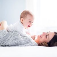 赤ちゃん 立っちができると心と体の成長はこんなに変わる たまひよ 赤ちゃん 立っちができると心と体の成長はこんなに変わる たまひよ