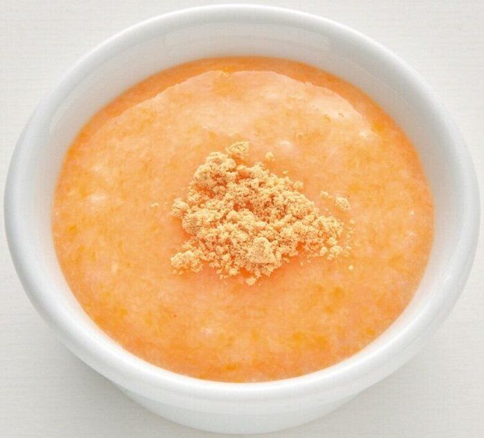 きな粉がけにんじんミルクがゆ （離乳初期 5～6カ月ごろ）