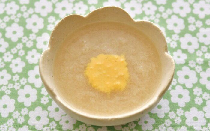 パンがゆ黄身のせ （離乳初期 5～6カ月ごろ）