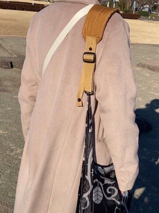 【3COINS】知ってる？ 両手が開く最新「バッグ吊下げアイテム」