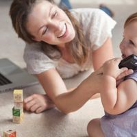 5 9ケ月ごろ 小児科医が答える 赤ちゃんの謎行動の意味 が知りたい たまひよ 5 9ケ月ごろ 小児科医が答える 赤ちゃんの謎行動の意味 が知りたい たまひよ