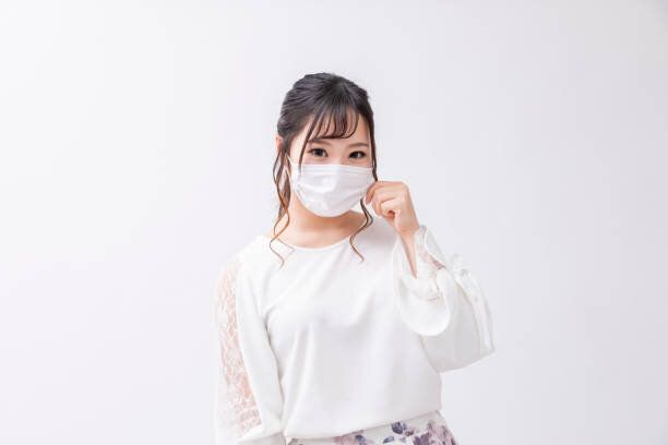 マスクをする清潔な女性