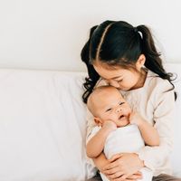 上の子のひどい赤ちゃん返りで家庭内が険悪に 二人目育児がつらい に先輩ママたちは たまひよ 上の子のひどい赤ちゃん返りで家庭内が険悪に 二人目育児がつらい に先輩ママたちは たまひよ