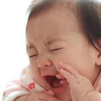医師監修 赤ちゃんが吐いた 0 1歳 症状別 受診の目安とホームケア たまひよ 医師監修 赤ちゃんが吐いた 0 1歳 症状別 受診の目安とホームケア たまひよ