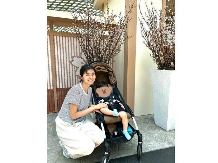 鈴木ちなみ　シンガポールで新しい保育園探し。付き添い保育に興味津々！