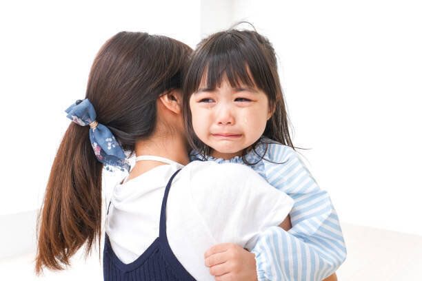 子供と母親を泣いています。