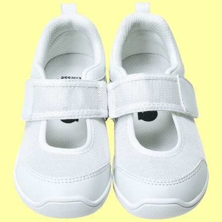 子どもの靴の選び方 フィッティングと成長につながる靴を考えよう たまひよ