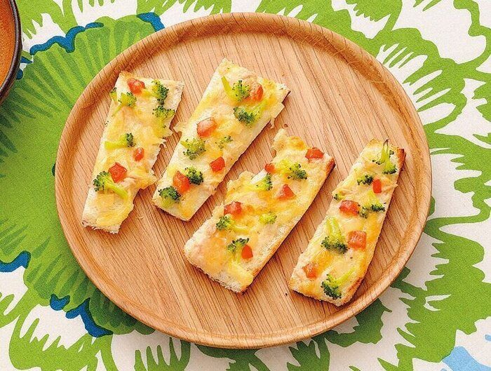 ブロッコリーとパプリカのピザトースト （離乳完了期 1才～1才6カ月ごろ）