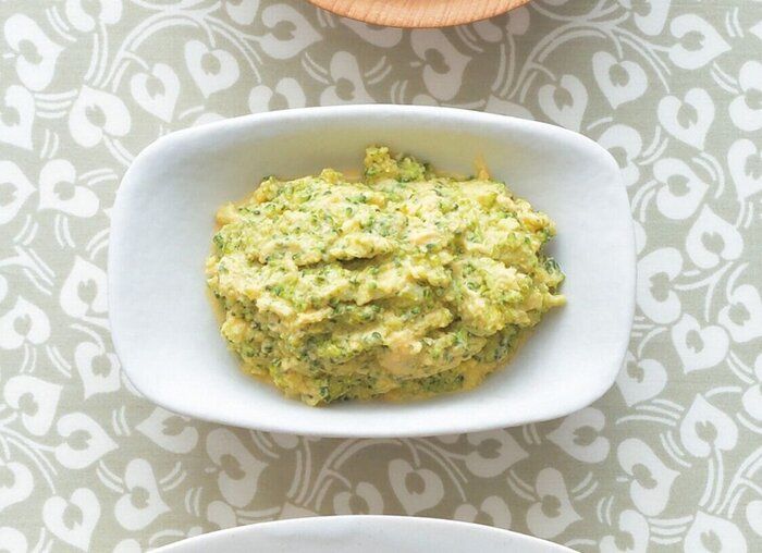 ブロッコリーの卵黄あえ （離乳中期 7～8カ月ごろ）