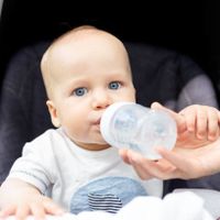 医師監修 赤ちゃんの下痢の 受診の目安 と 離乳食 水分補給 のポイント たまひよ 医師監修 赤ちゃんの下痢の 受診の目安 と 離乳食 水分補給 のポイント たまひよ