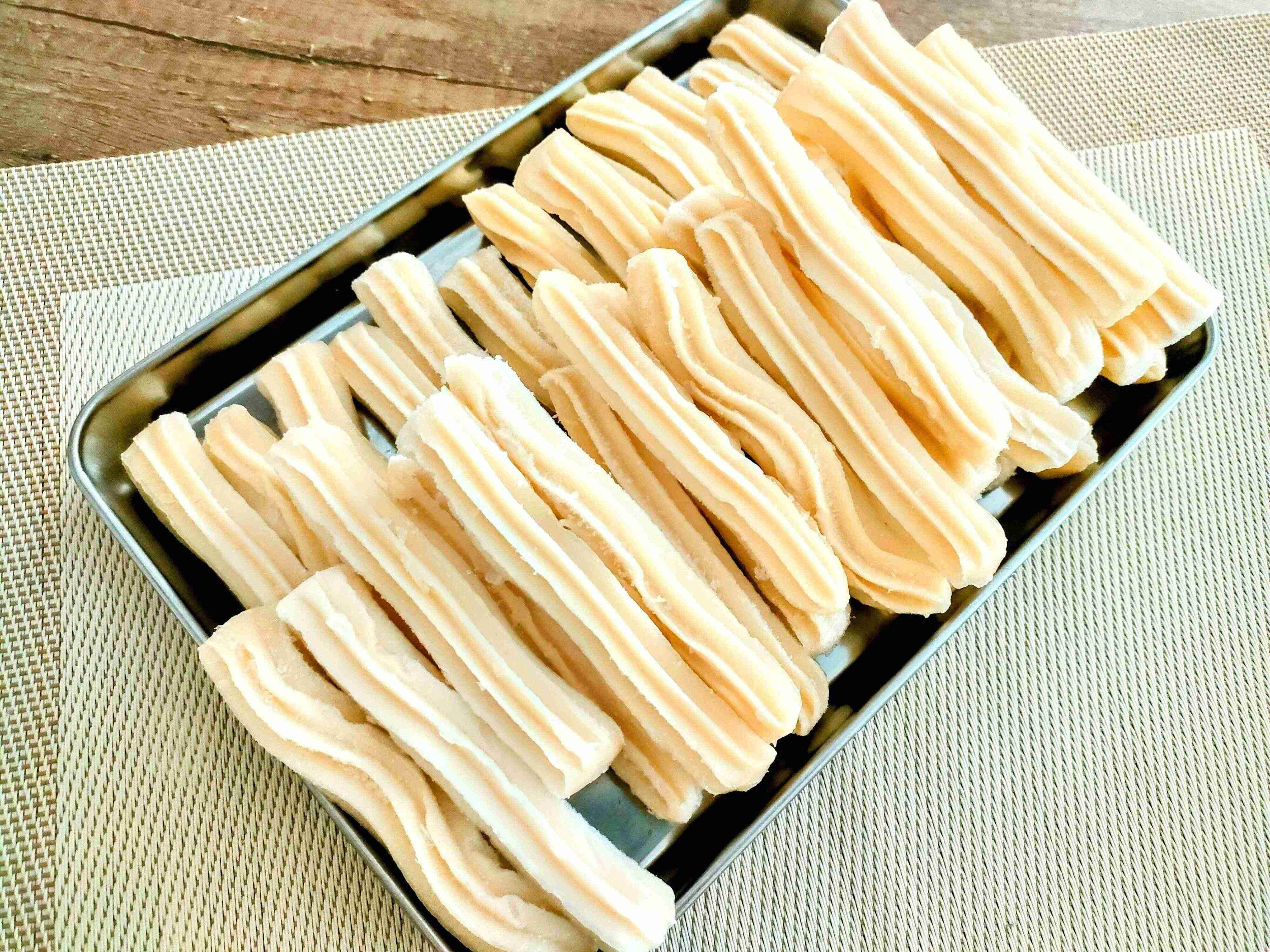 36本の揚げる前のチューロス