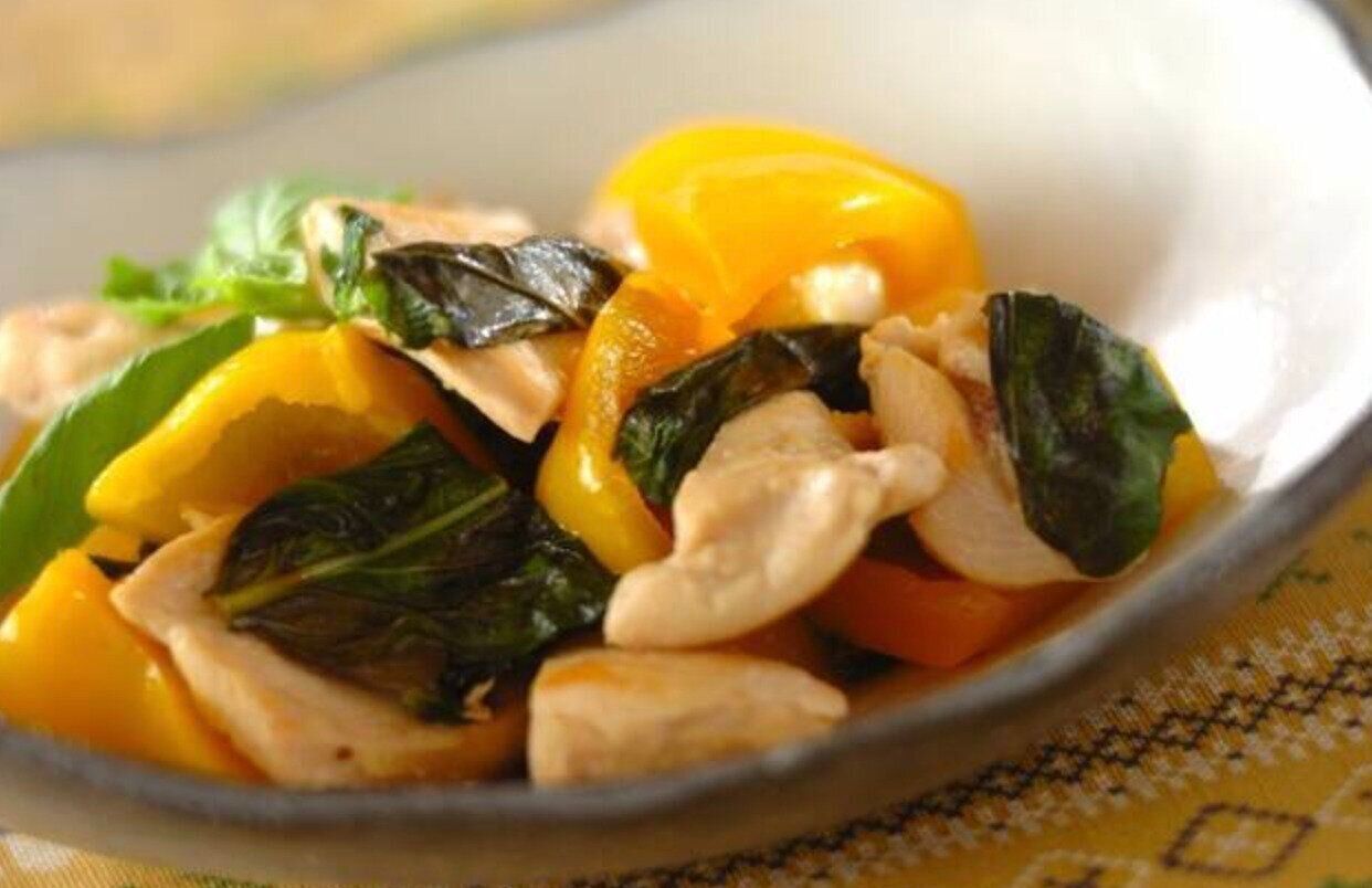 鶏むね肉とパプリカのバジル炒め