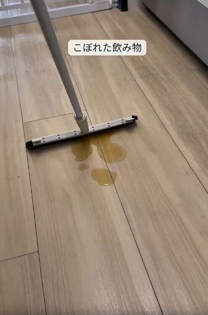 【セリア】こぼれた飲み物も掃けちゃう