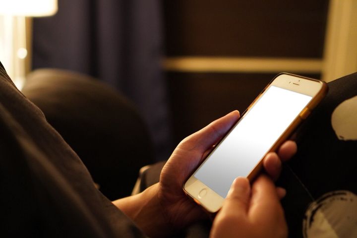 夜のスマホ