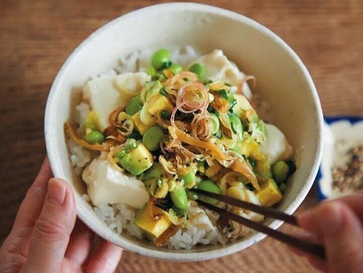 まさみさんのみょうがとアボカドの塩やっこ丼