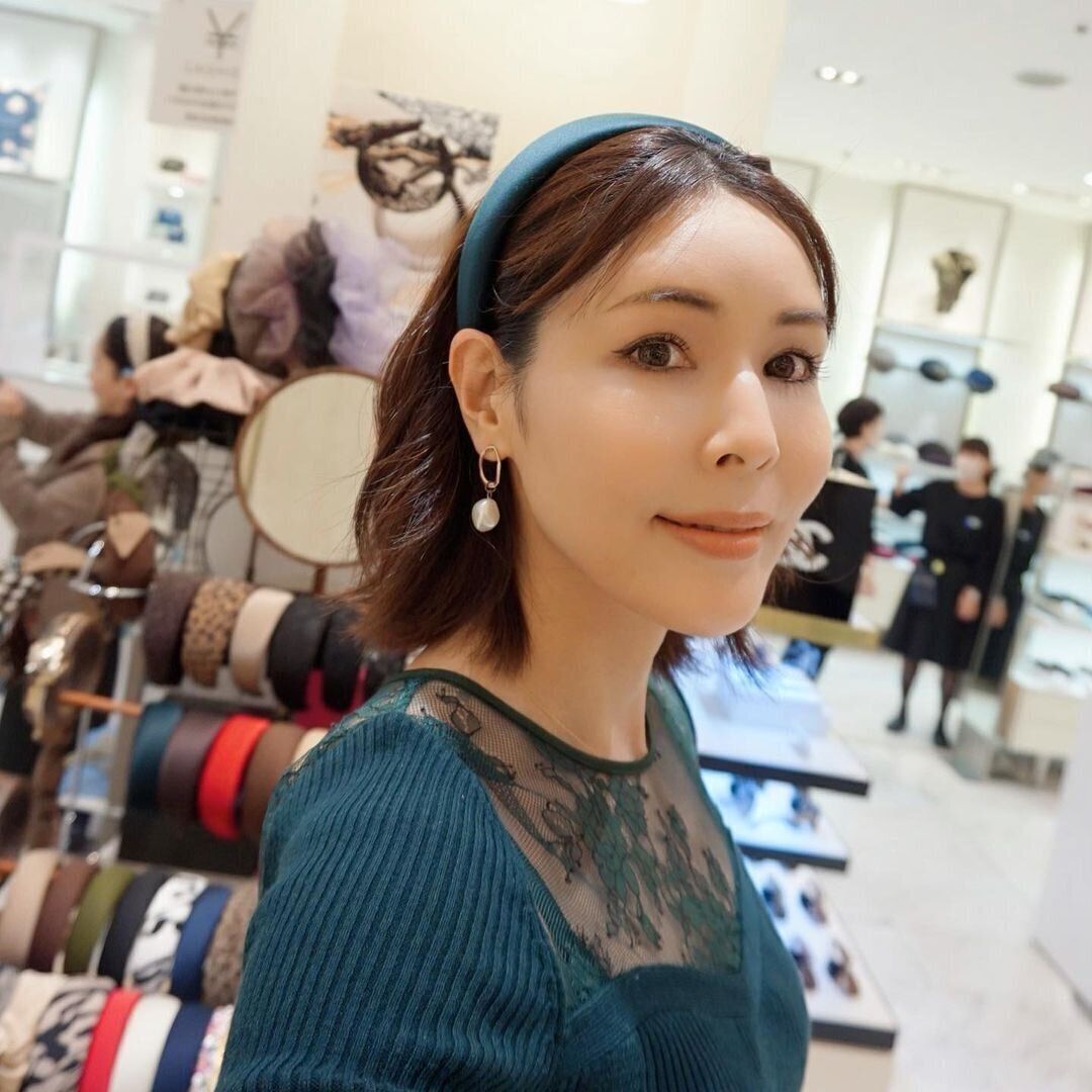 40代女性に似合う不器用でも簡単にできるヘアアレンジ！エレガントなカチューシャでヘアアレンジ