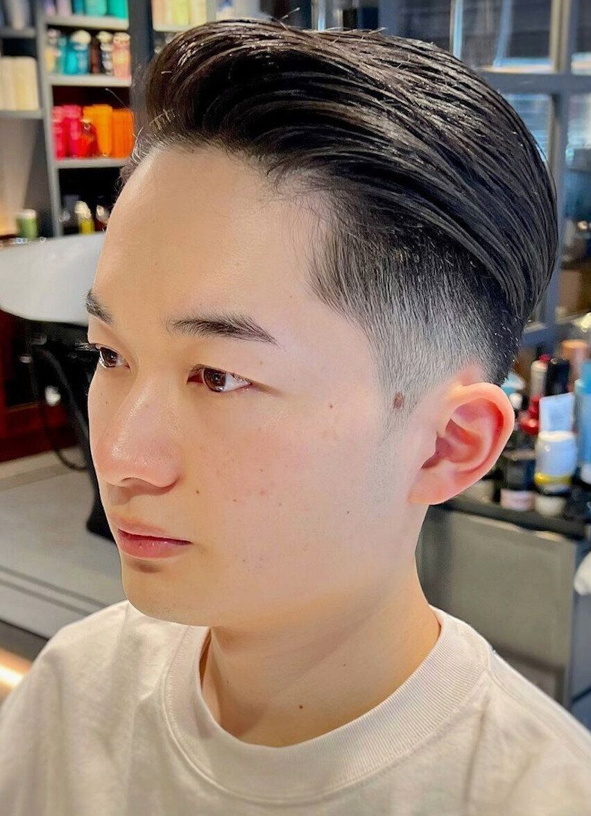 メンズ髪型ショートヘアカタログ。品の良さが伝わる！サイドパートのツーブロック