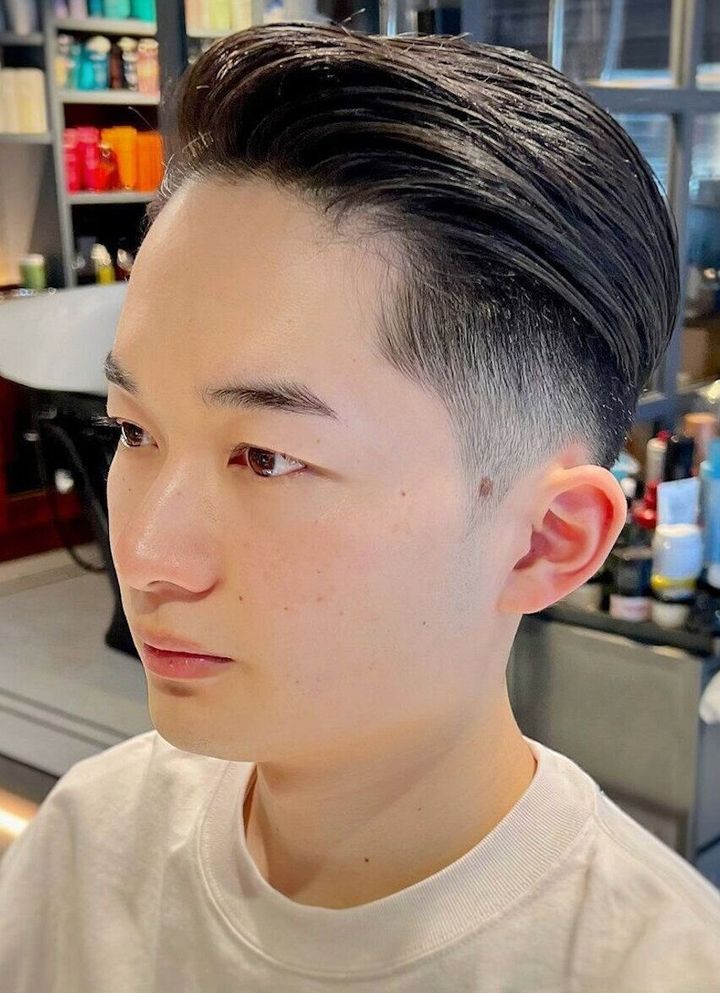 メンズ髪型ショートヘアカタログ。品の良さが伝わる!サイドパートのツーブロック