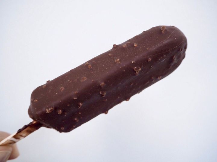 シャトレーゼ「クッキー&クランチバー ビターキャラメル」商品写真