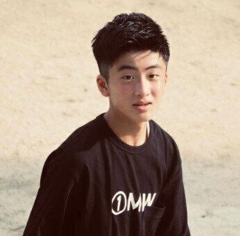 中学生の男の子に似合う流行のヘアスタイル。サッカー選手のような爽やかベリーショート