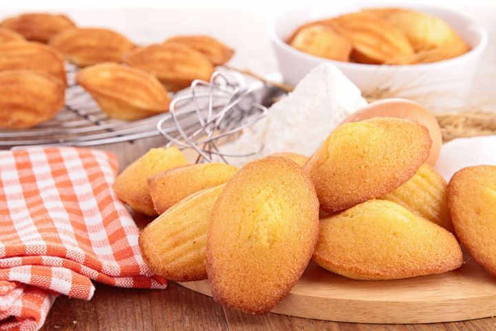 管理栄養士監修 賞味期限切れの マドレーヌ はでいつまで食べられる 傷んだときの特徴や保存方法を解説 サンキュ 管理栄養士監修 賞味期限切れの マドレーヌ はでいつまで食べられる 傷んだときの特徴や保存方法を解説 サンキュ
