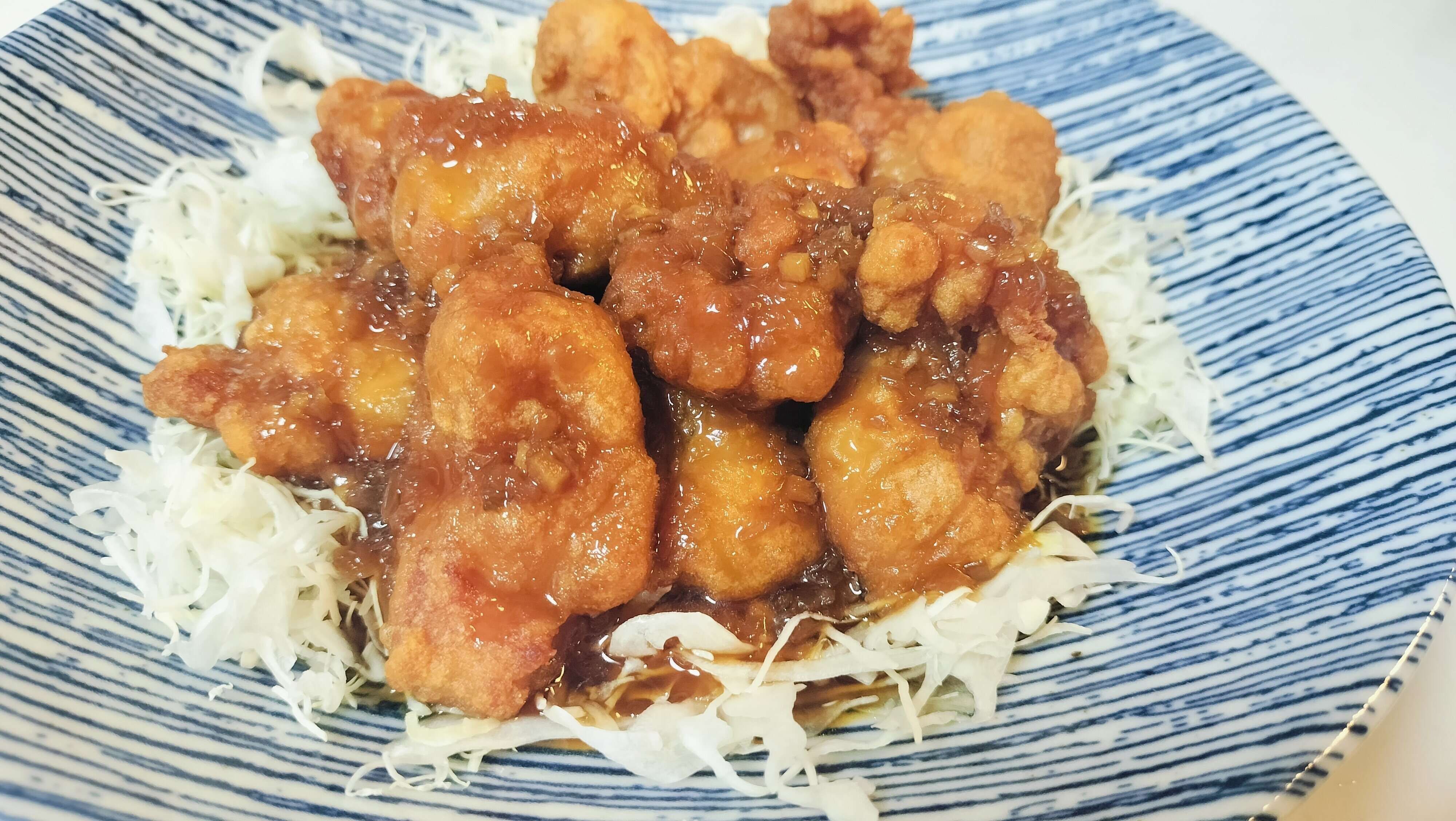 タレを絡めた唐揚げ