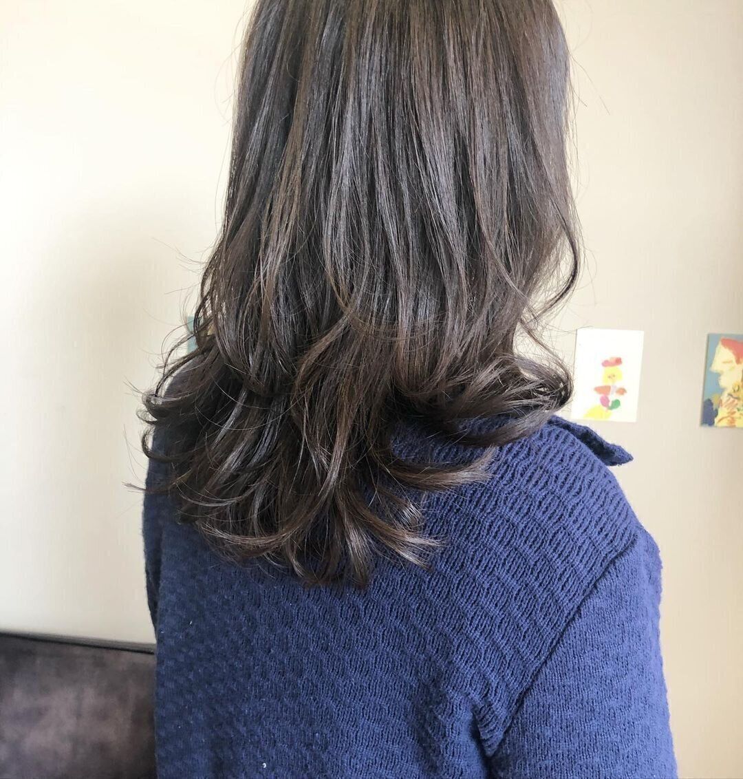 40代に似合うロングヘアスタイル レイヤーで動き出すトレンドヘアー