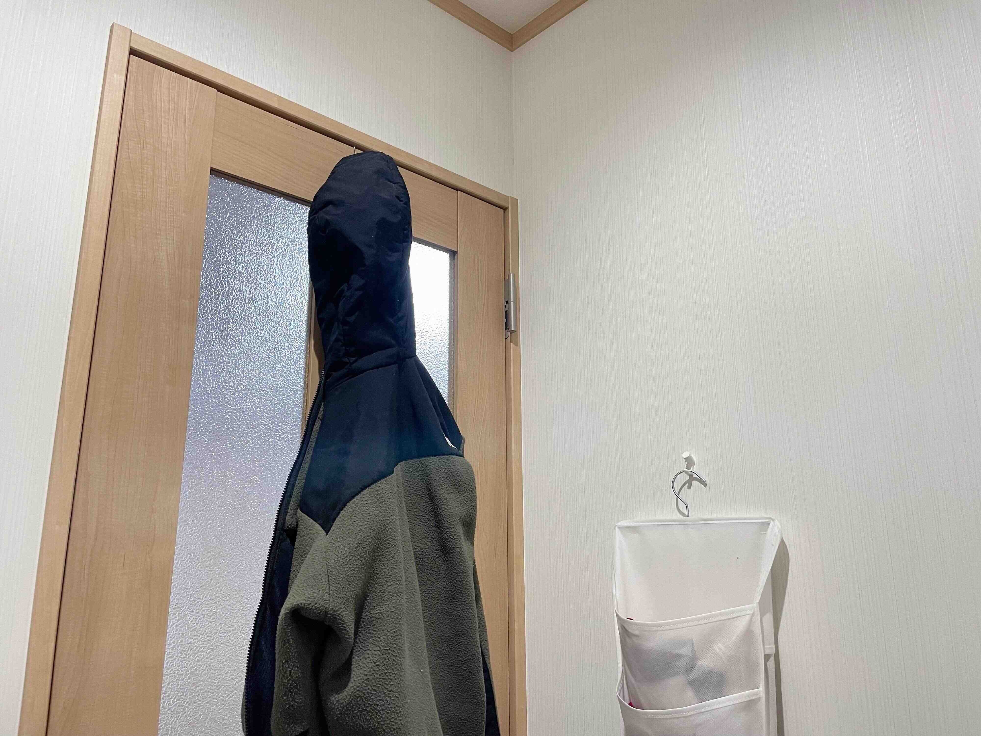 ステンレス扉につけられるフック