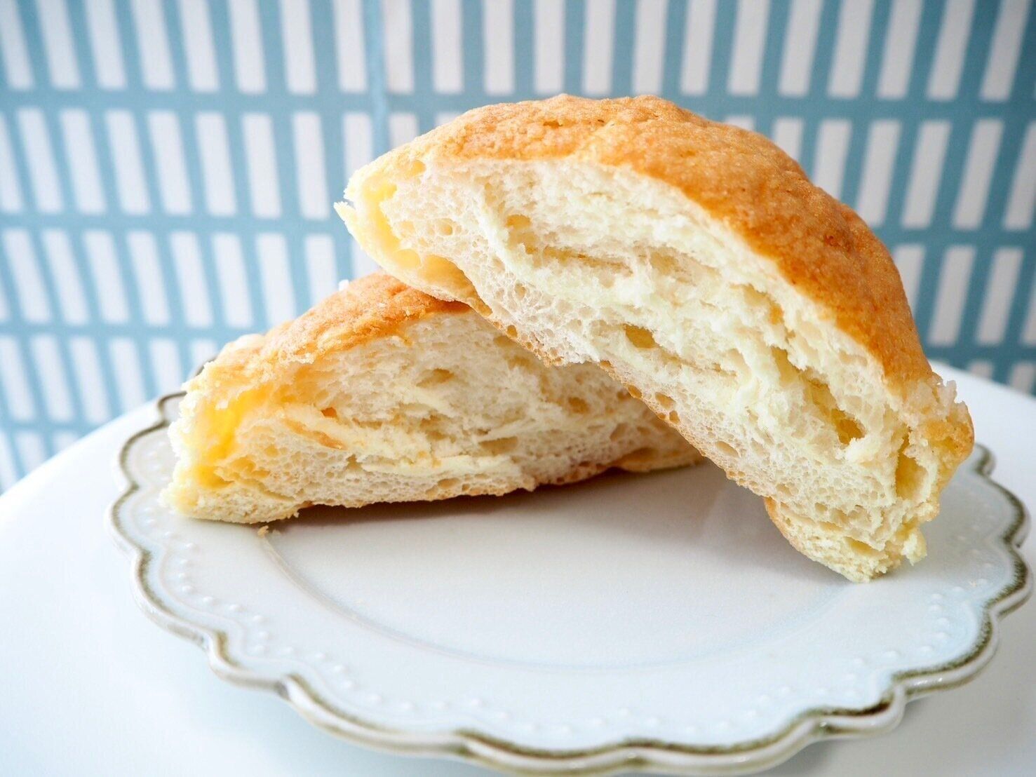 シャトレーゼ「焦がしバターのメロンパン」断面写真