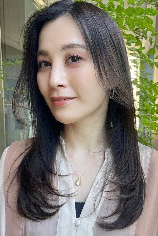 アレンジが簡単で美しく見える！内巻きセミロング