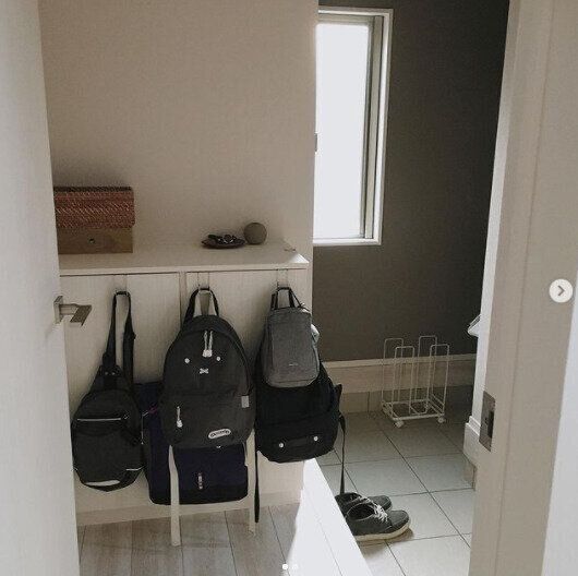 玄関収納 実例72選 工夫しだいですっきり玄関収納 靴やコートの上手な収納アイデア サンキュ