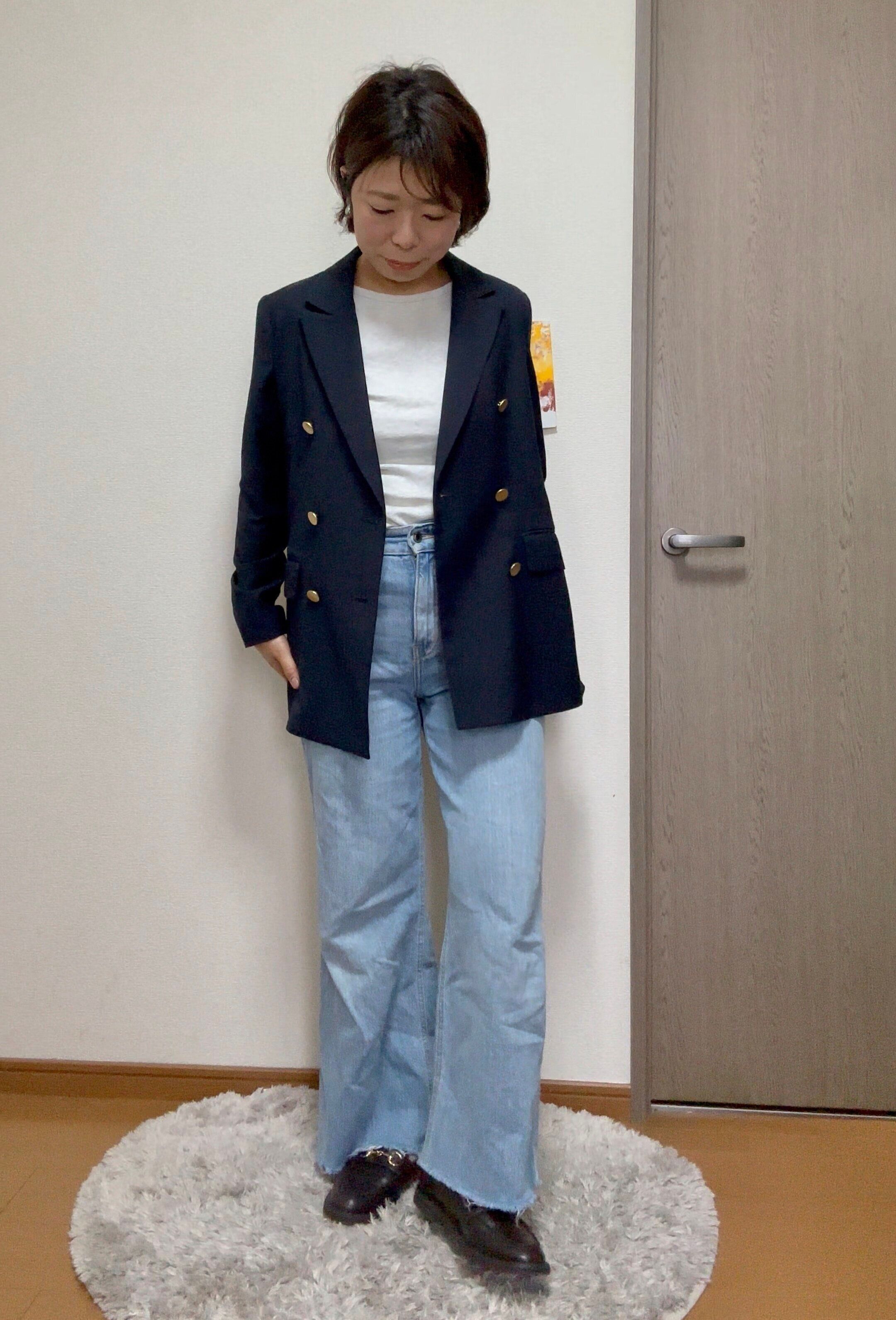 ジャケットにデニムコーデ