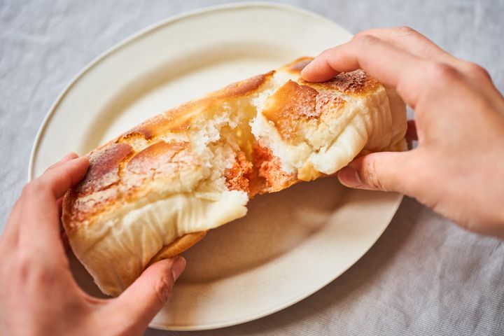 もっちもち、100%米粉パン明太子入り