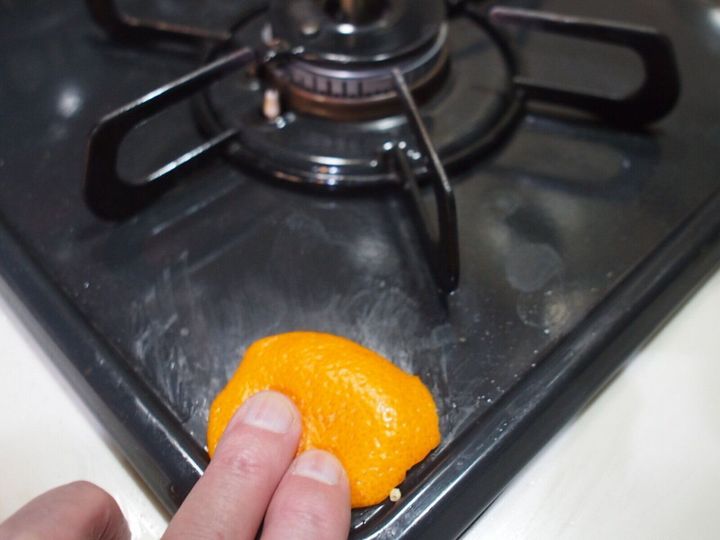 4.みかんの皮は油汚れを取り除いてくれます