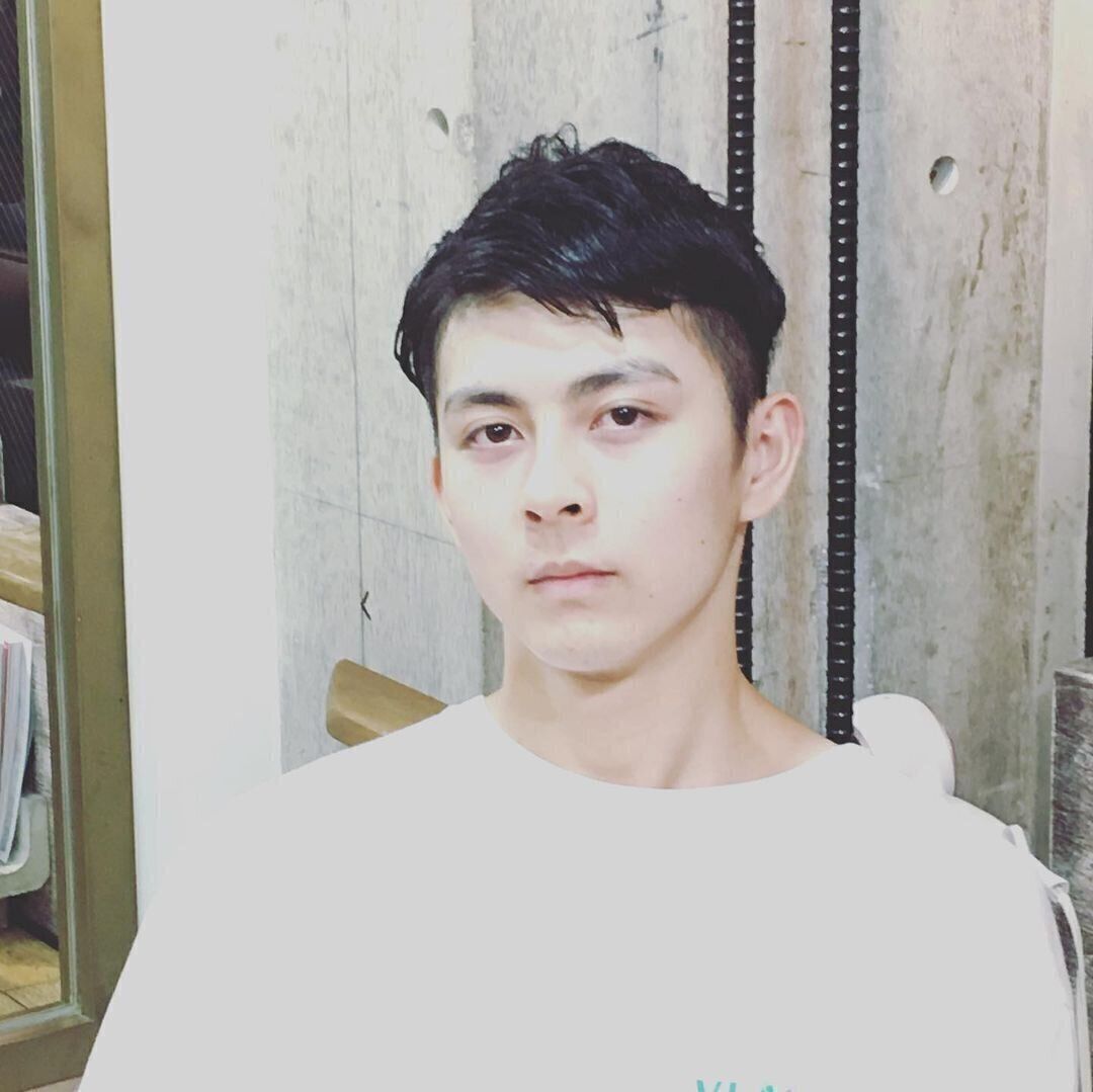 高校生の男の子に似合うヘアスタイル ツーブロックですっきりヘア！