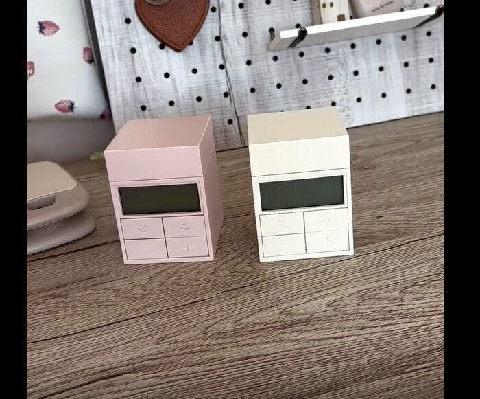 【ダイソー】おしゃれで便利！キューブ型デジタル時計