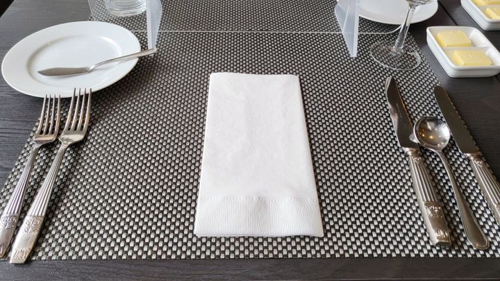 食べるときの正しいフォーク・ナイフの向き