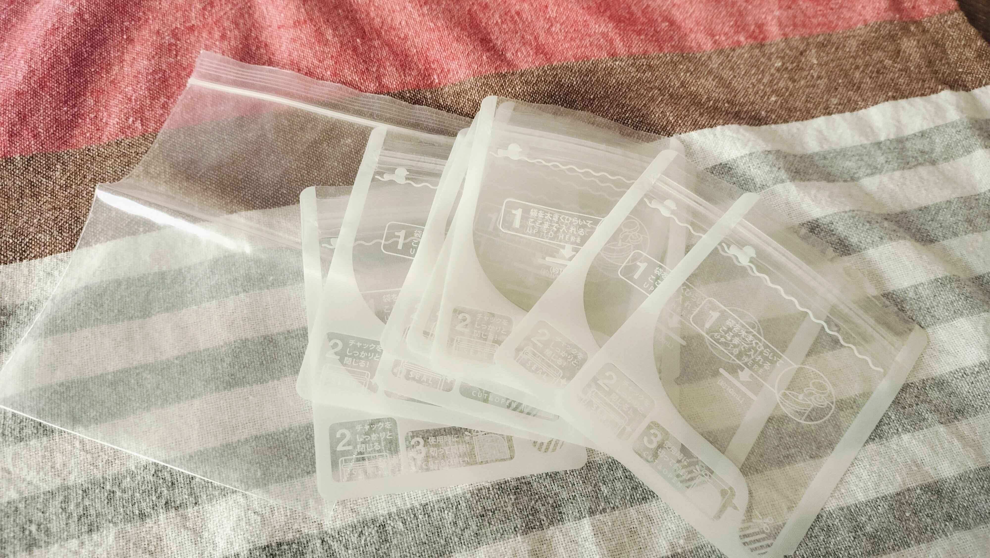 ジッパーで密封できるパウチ