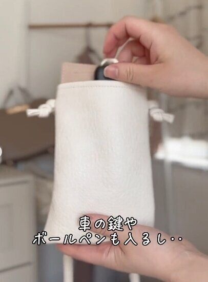 どんな服にも合う！「スマホショルダー」