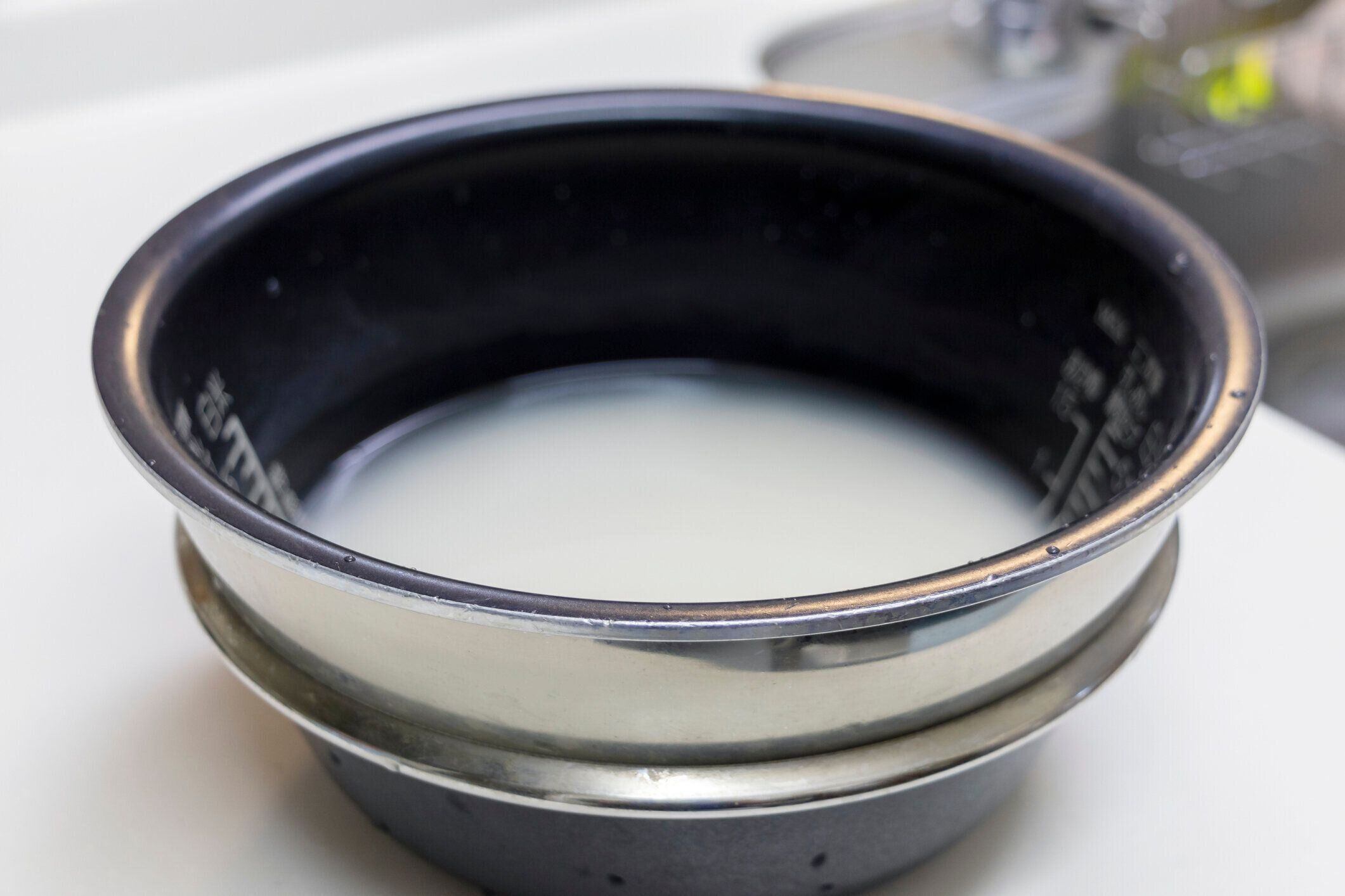 水に浸した白米