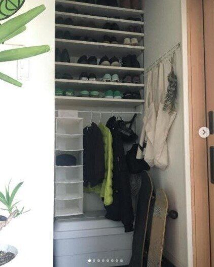 真似したい 工夫しだいですっきり玄関収納 靴やコートの上手な収納アイデア サンキュ