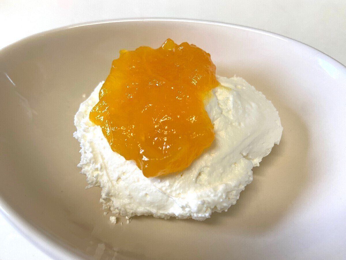 ジャムをのせて