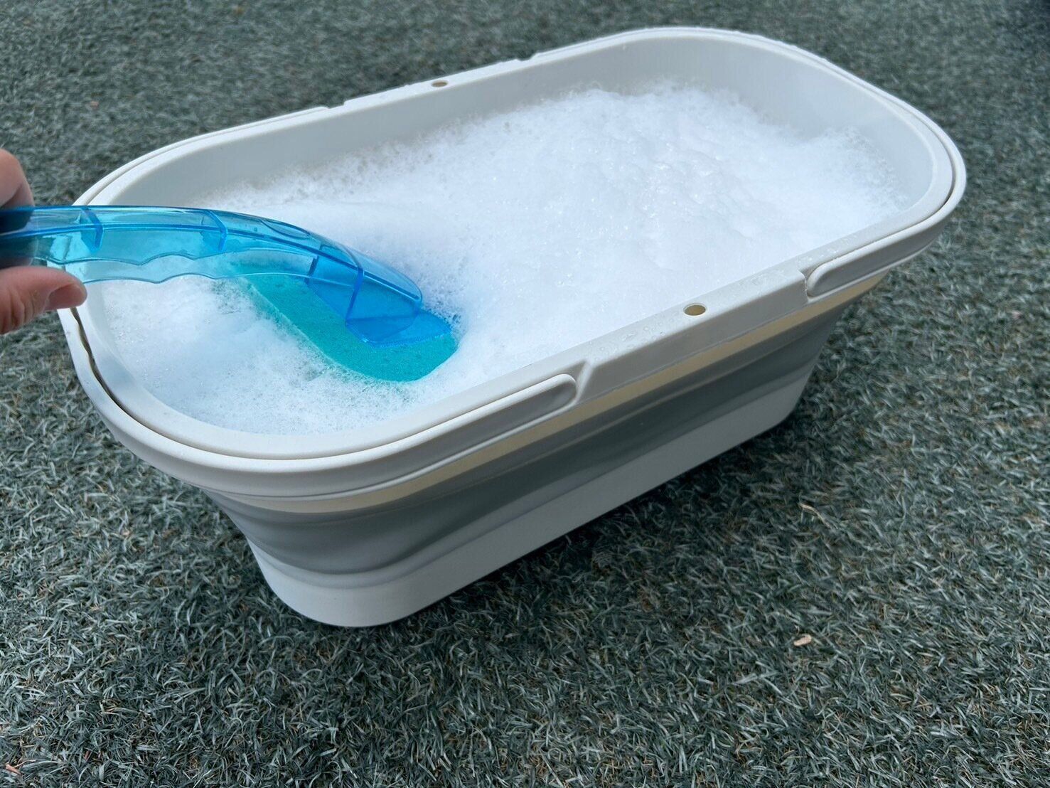 バケツを買うならコレ！ 3COINSの折りたたみバケツは機能性抜群でちょっと違うんです