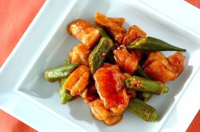 鶏とオクラのガーリックバターじょうゆ炒め