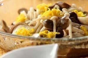 キノコの白ワイン蒸し